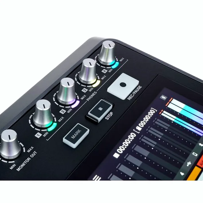 Tascam Mixcast 4 Bag Bundle