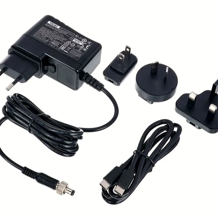 Tascam Mixcast 4 Bag Bundle