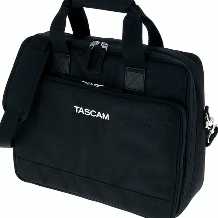 Tascam Mixcast 4 Bag Bundle