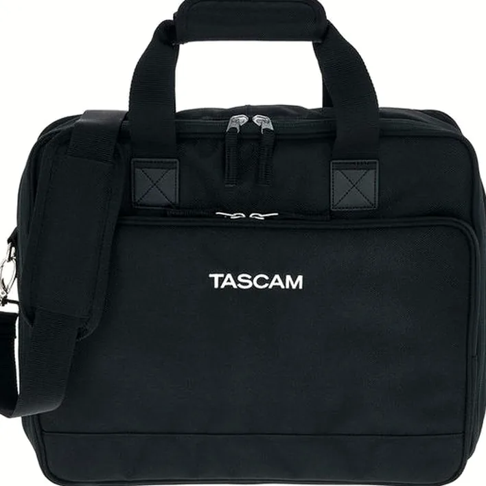Tascam Mixcast 4 Bag Bundle