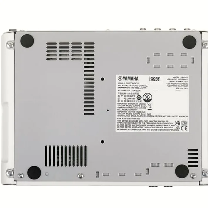 Yamaha URX44V WH
