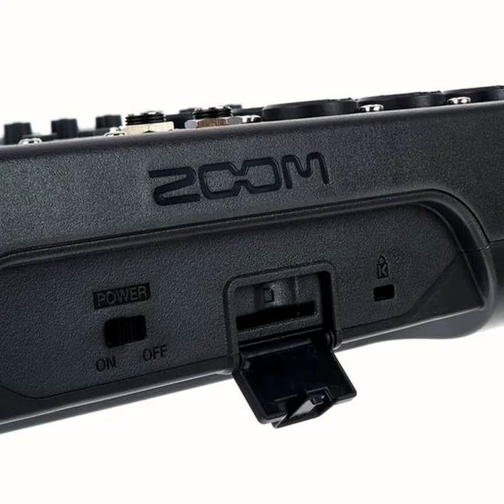 Zoom LiveTrak L-8 Case Bundle